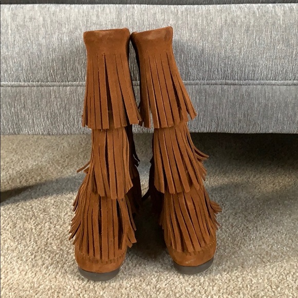 Minnetonka 3-Layer Fringe Suede Brown Boots, 8 - Picture 3 of 11